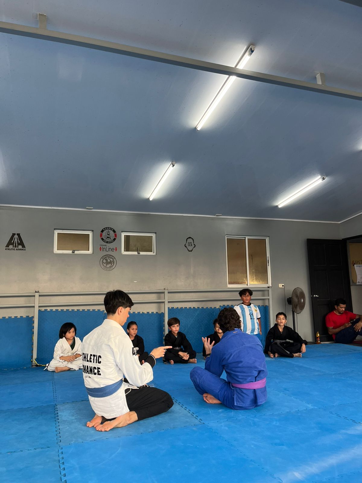 Clase de Jiu-Jitsu para niños